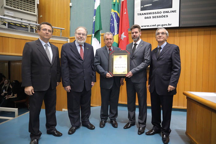 Divulgação - Colégio Universitário foi homenageado com o Diploma de Reconhecimento Público pela Câmara Municipal de Londrina